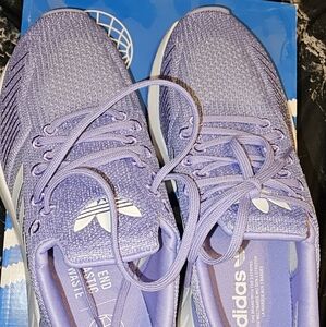 WOMEN 7.5 ADIDAS SWIFT RUN NEW IN BOX